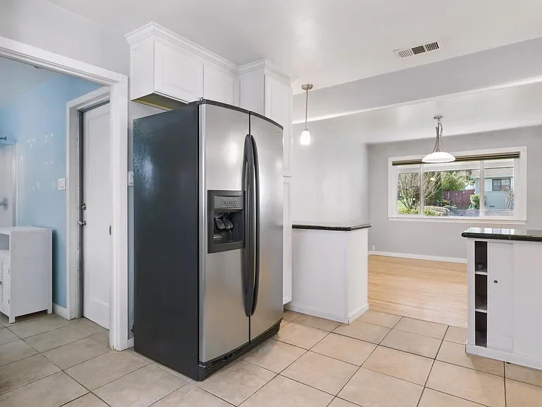1385 Martin Ln — Photo 16