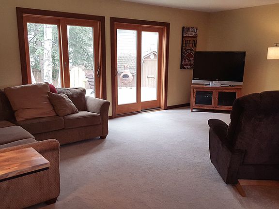 4th image of 1071 Shorewood Dr