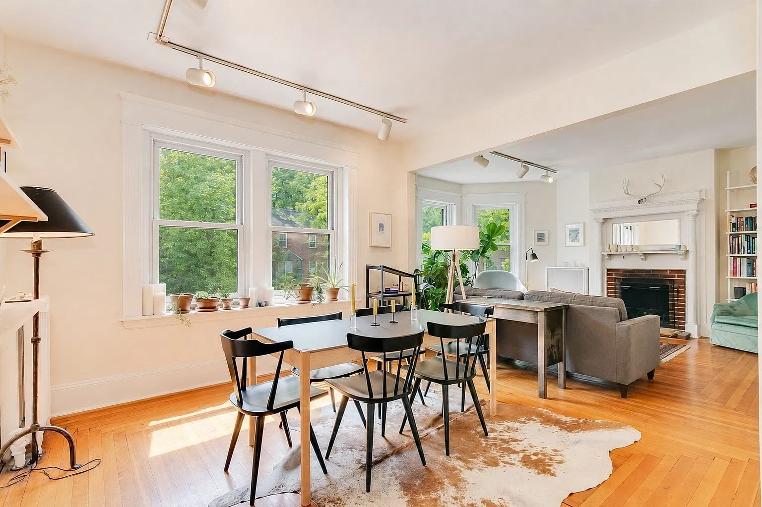 3 bed, 1.0 bath, 1256 sqft, $4,200 — Photo 1