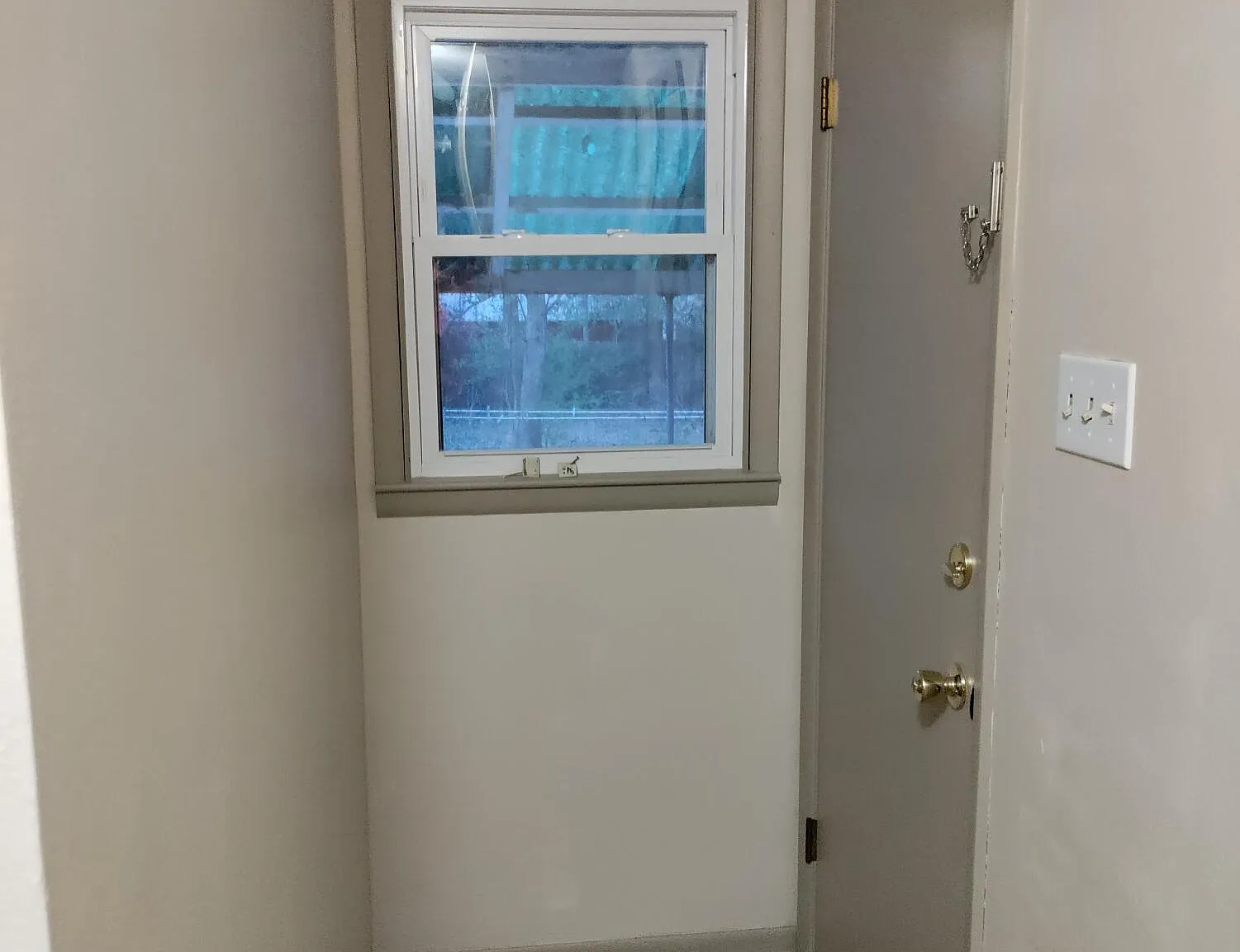 2 bed, 1.0 bath, 700 sqft, $875 — Photo 2