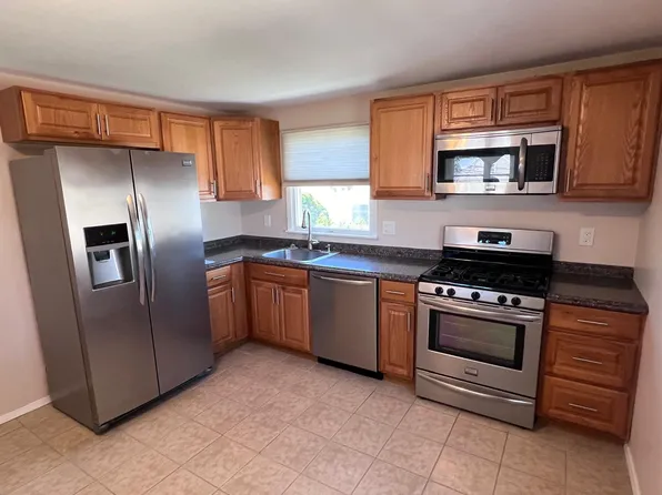 (undisclosed Address), Lindenhurst, NY 11757