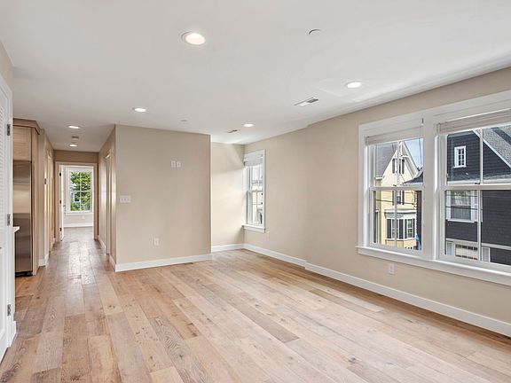 4th image of 94 Washington Sq E #204