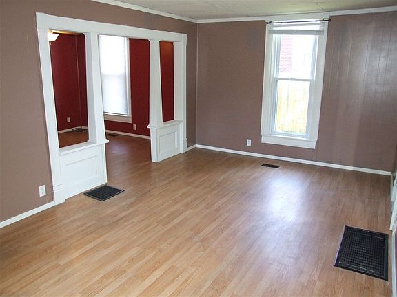 3rd image of 405 S Celia Ave