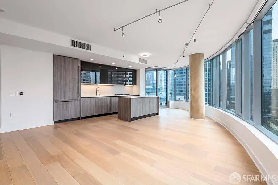 2 bed, 2.0 bath, 1403 sqft, $9,995 — Photo 4