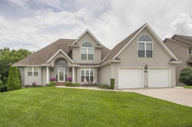 1st image of 1201 NW Cottonwood Ct