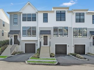 42 Brentwood Cir #42, Danbury, CT 06810