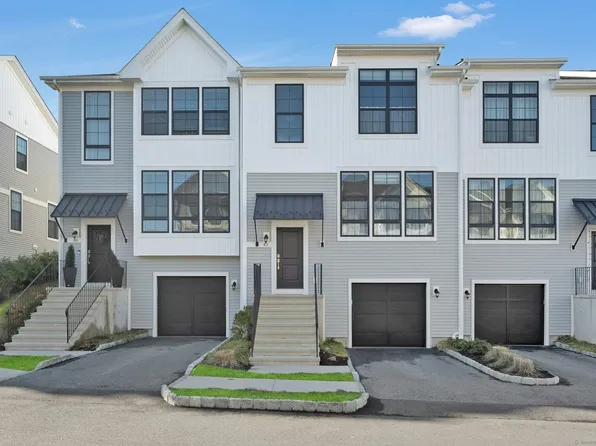 42 Brentwood Circle #42, Danbury, CT 06810