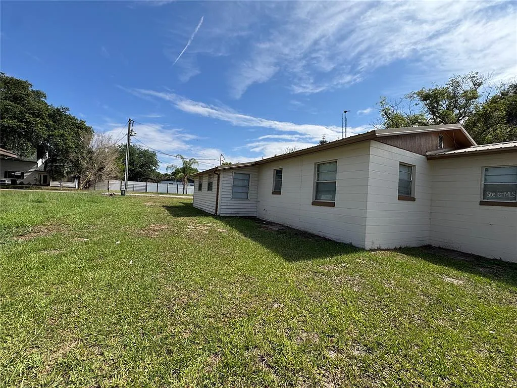 3 bed, 2.0 bath, 1254 sqft, $1,495 — Photo 2
