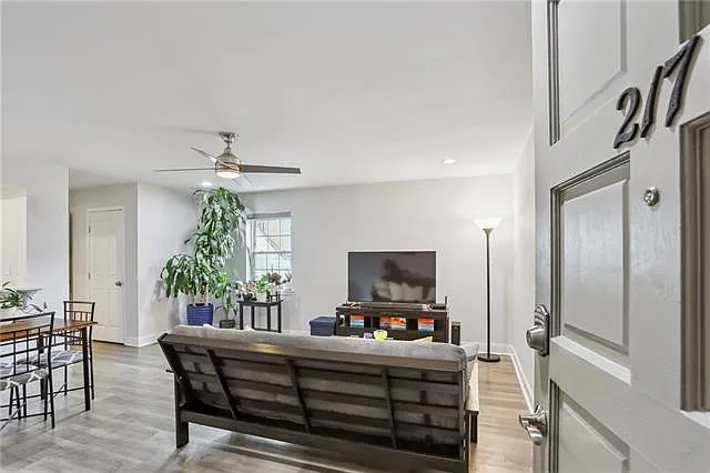 1765 Coliseum St #217 — Photo 3
