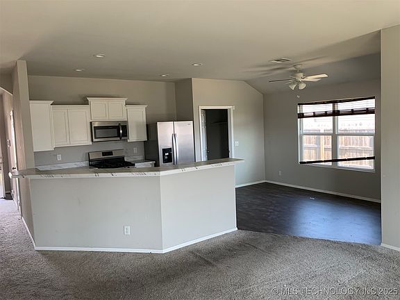 5th image of 10212 E Larry St