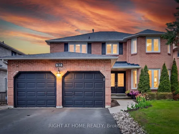 928 Snowbird St, Oshawa, ON L1J 8J8