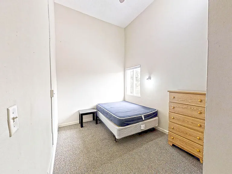 211 E Clark St #10 — Photo 7