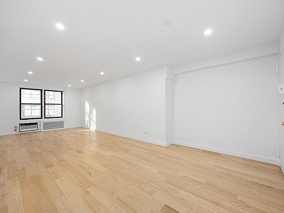 3rd image of 165 Christopher St APT 1Y
