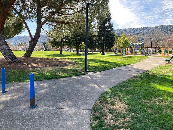 2nd image of 3010 Calle De La Mesa