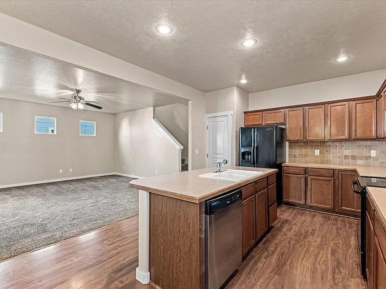 115 W Lava Falls St — Photo 16