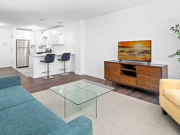 3rd image of 32 Gramercy Park S APT 4B