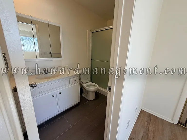 01037FI — Photo 10