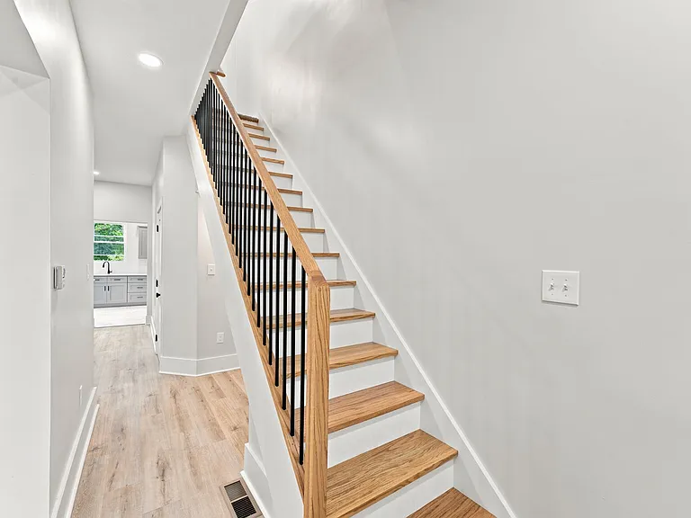 325 N Aiken Ave — Photo 12
