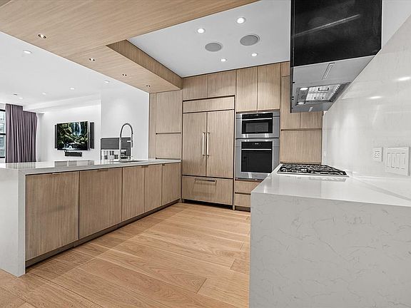 4th image of 133 W 14th St APT 6
