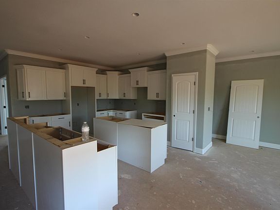 4th image of 588 Larkspur Dr
