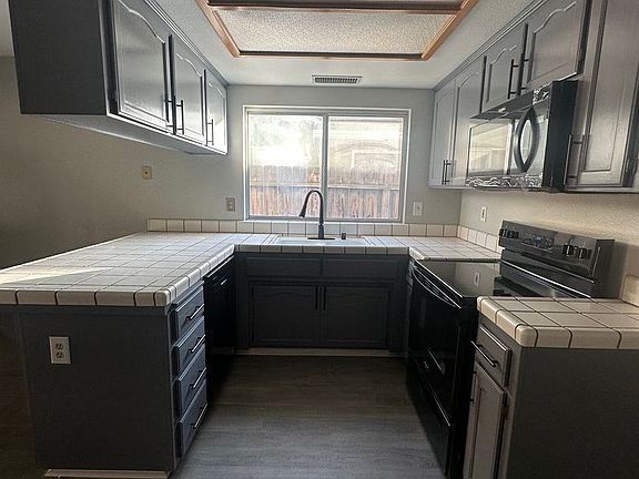 4th image of 626 San Diego St