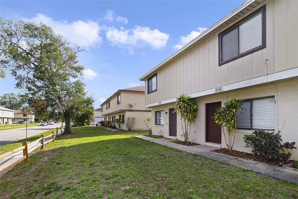 2 bed, 960 sqft, $975 — Photo 1