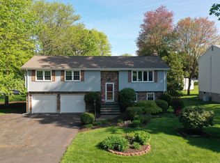 24 Oxford Ln, Cromwell, CT 06416