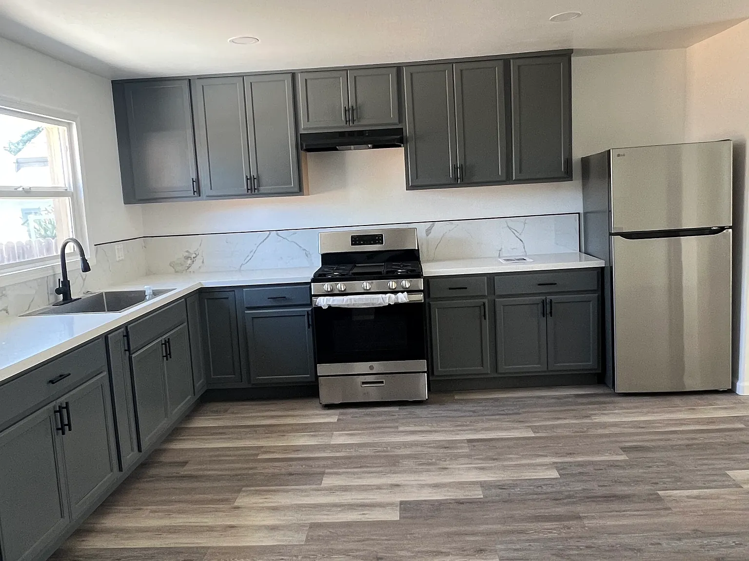 3 bed, 1.5 bath, 1175 sqft, $2,700 — Photo 4
