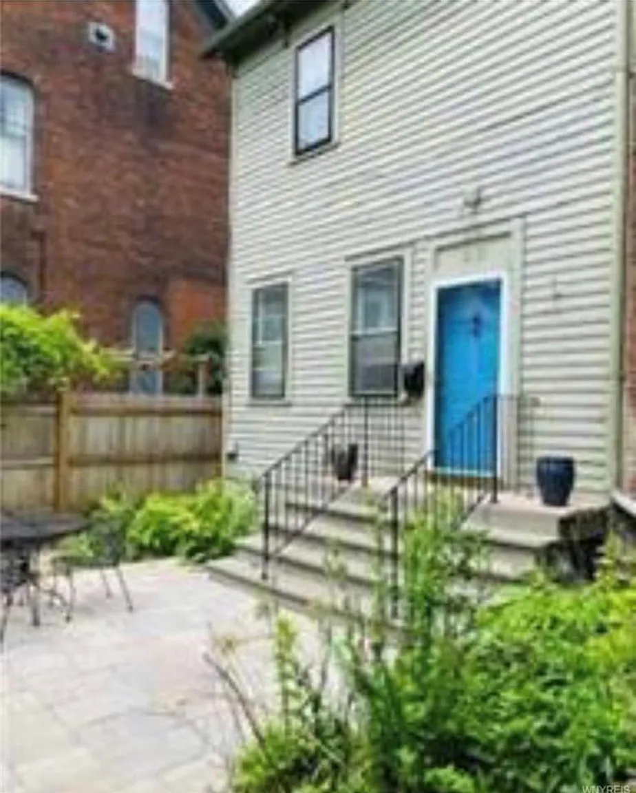 68 Irving Pl photo 1