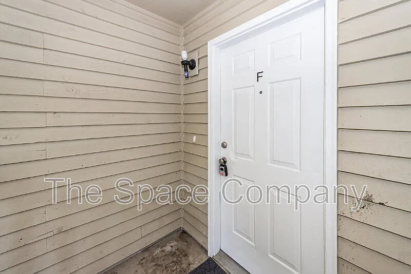 2 bed, 2.0 bath, 921 sqft, $1,650 — Photo 3