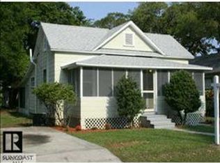 257 3rd St NW, Largo, FL 33770