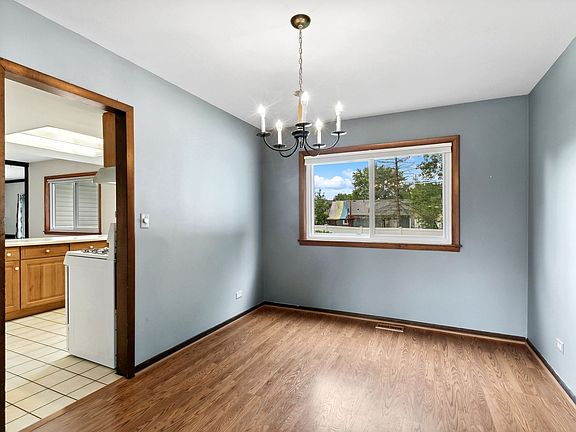 4th image of 27 Joslyn Dr