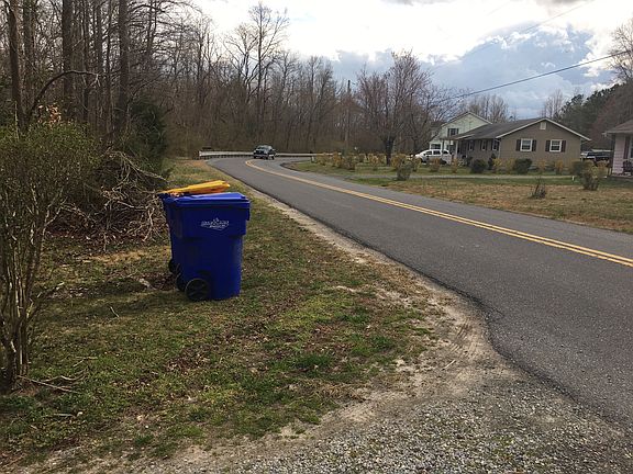 Exterior Neighborhood (street photo)