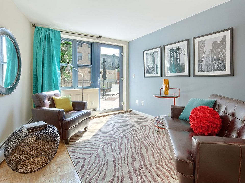 68 Garden Street Living room
