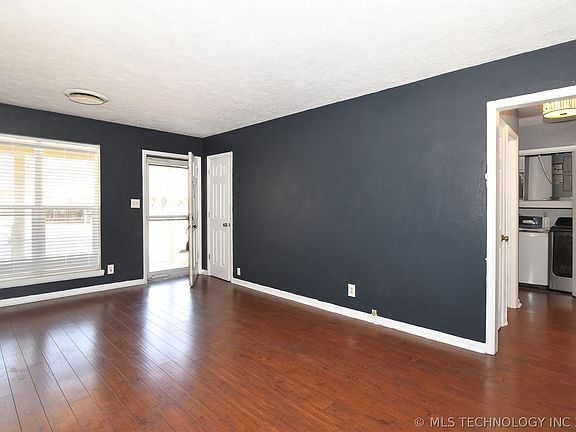 2nd image of 5637 S Newport Ave #5637