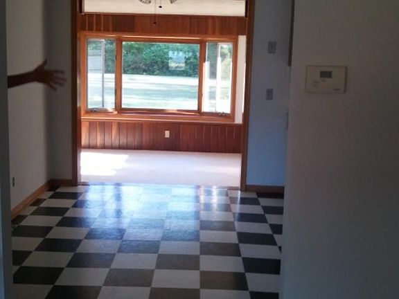 4th image of 19 Beechwood Dr