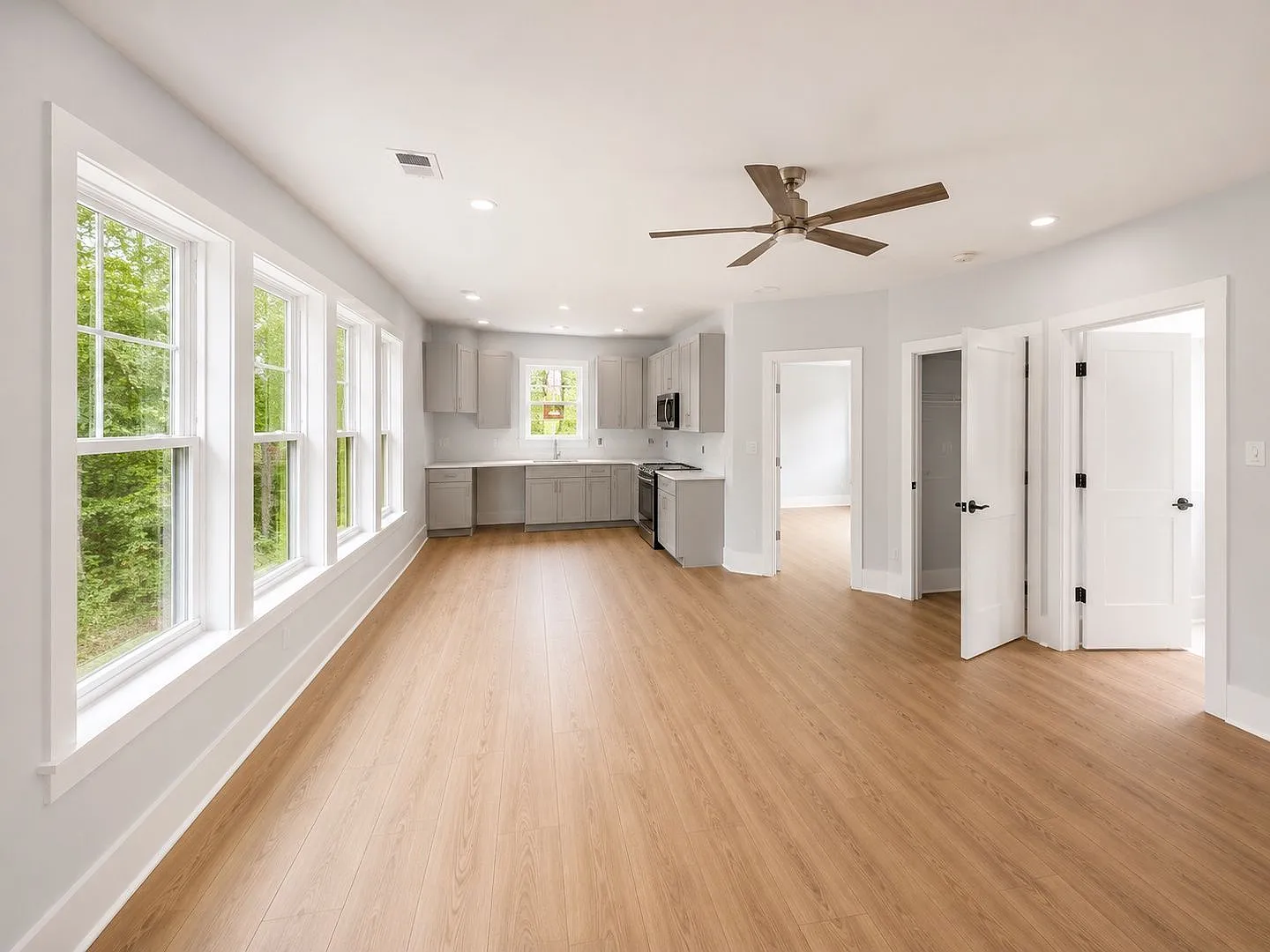 2 bed, 1.0 bath, $3,100 — Photo 3