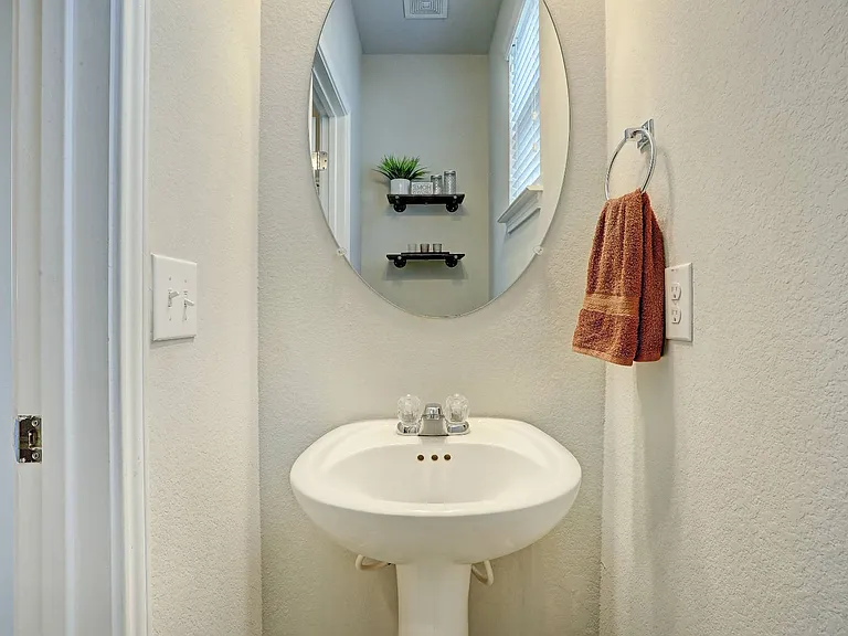 5687 Heron Dr — Photo 9