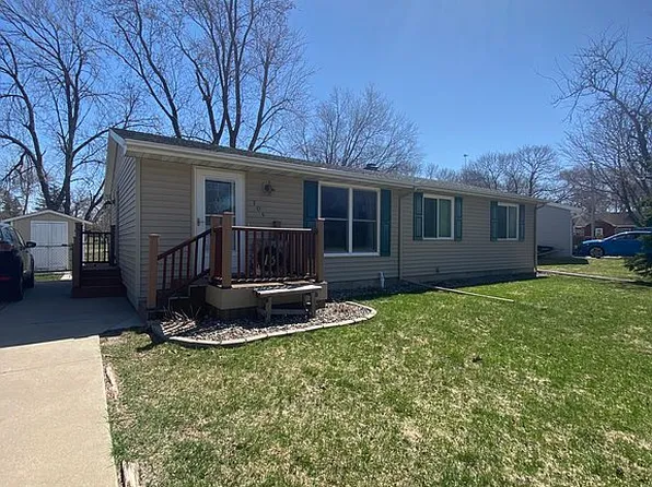 704 N 16th Ct, Clear Lake, IA 50428