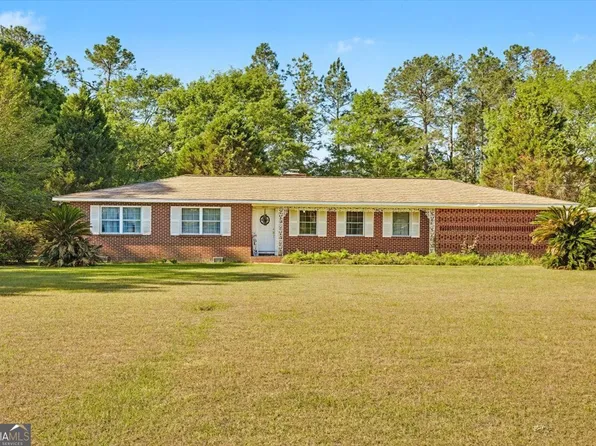 803 E Barnard St, Glennville, GA 30427