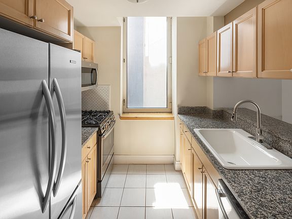 4th image of 1760 2nd Ave APT 6A