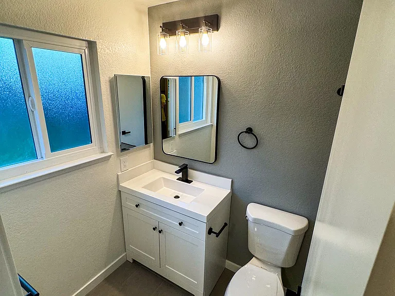 2604 Latham Dr — Photo 24