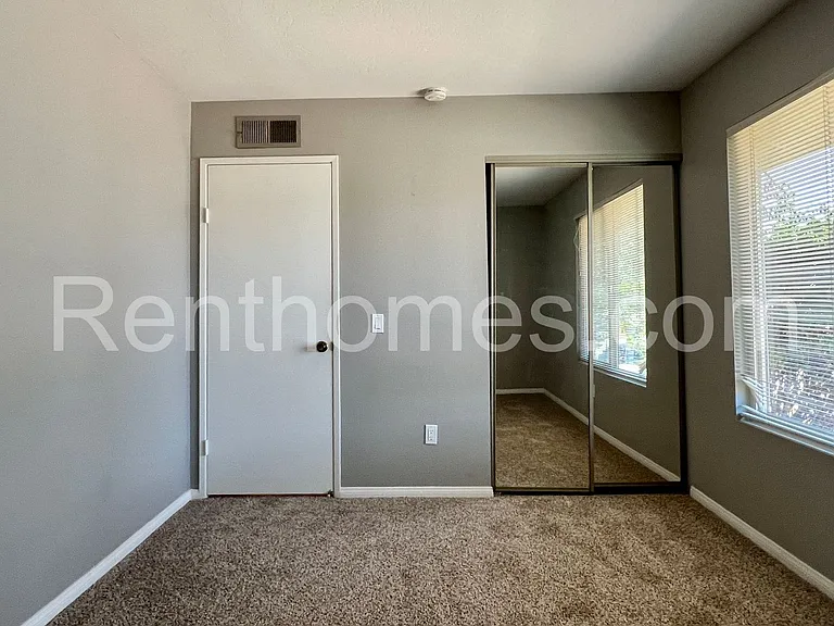 1426 Kingston Dr — Photo 9