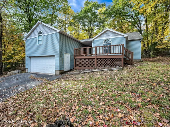 44 Fairway Ln, Thornhurst, PA 18424