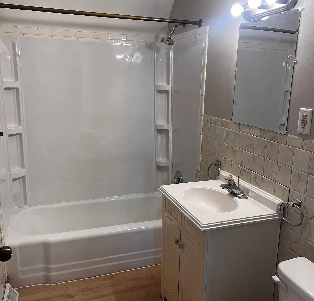 1 bed, 1.0 bath, 700 sqft, $700 — Photo 1