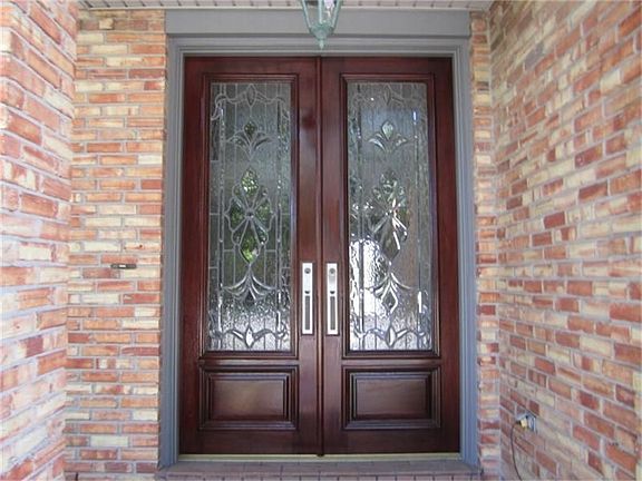 3rd image of 15151 Diana Ln