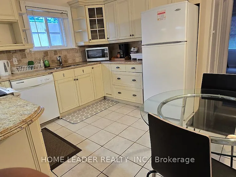 21 Franklin Ave — Photo 3