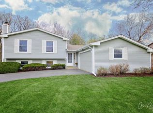 2404 Rose Tree Ln, Lindenhurst, IL 60046