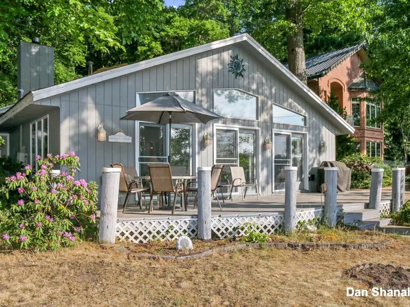 820 Park St, Saugatuck, MI 49453