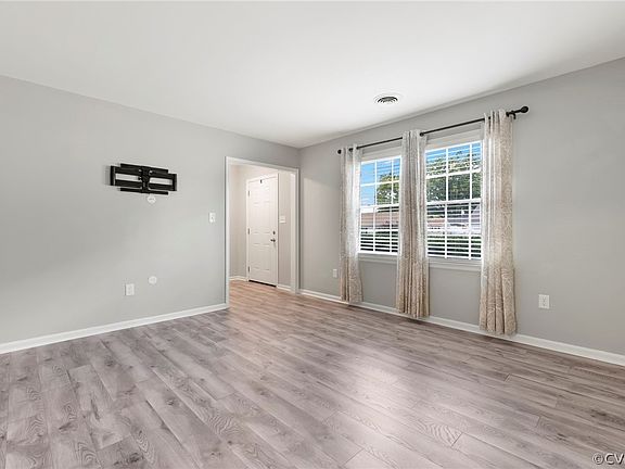 3rd image of 2607 Bent Oaks Dr